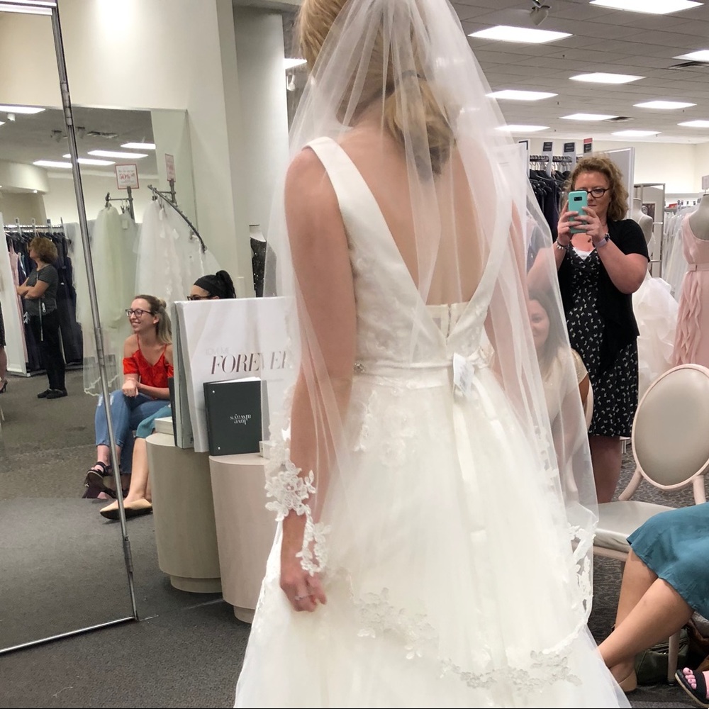 NWT Ivory Lace Veil David’s Bridal
